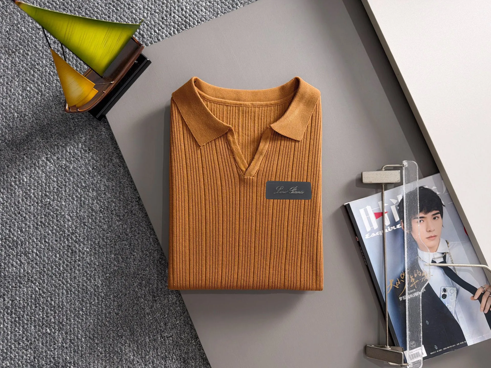LP high quality 26ss New Arrival men's knitted short-sleeved T-shirt is made of combed cotton yarn knitted cotton fabric, no pressure when entering and exiting the counter. Exclusive control of raw materials. It feels substantial when weighed, and the upper body is more textured than ordinary T-shirts. This texture can cope with the weather easily and is suitable for both hot and cold! Designed for a loose fit. Size: M to 3XL